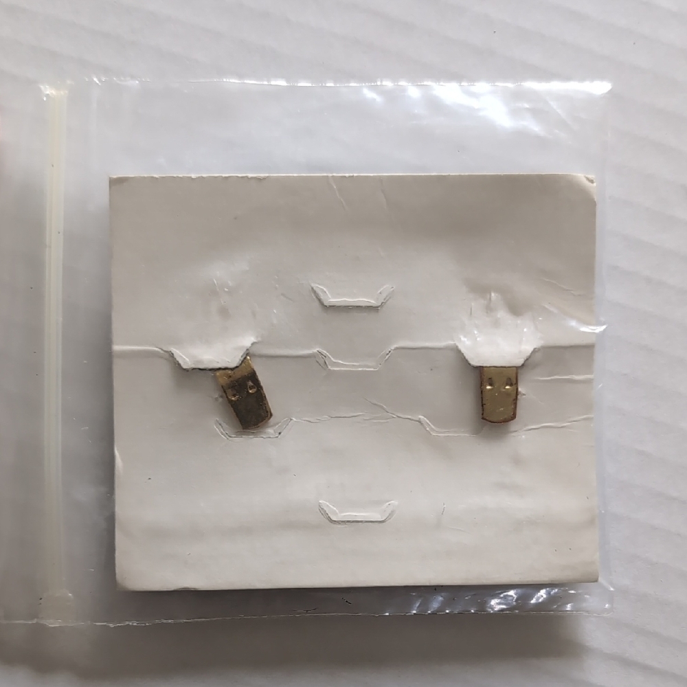 Gold Shell Shoe Clips - Picture 2 of 2